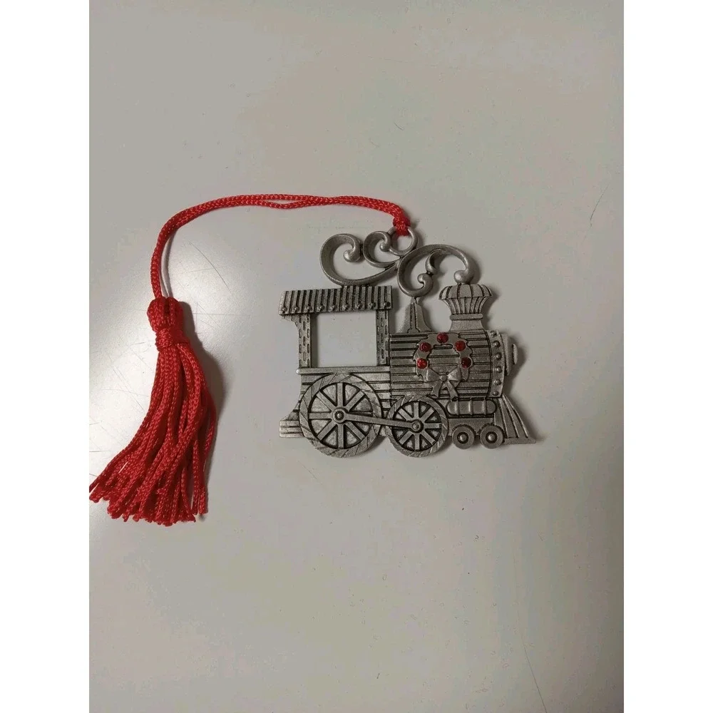 Avon 2024‎ Pewter Ornament Holiday Memories New In Box